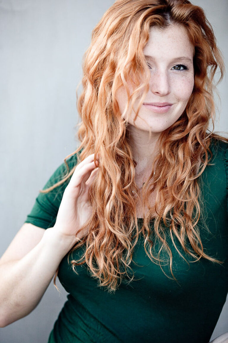 Actor headshot for Tarah