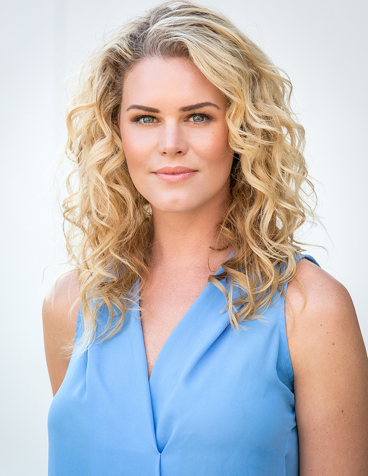 Kelly Dowdle actor headshot by Doug Ellis